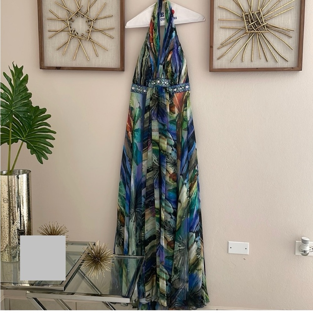 Designer formal flower patterned dress with shawl. Size: 16